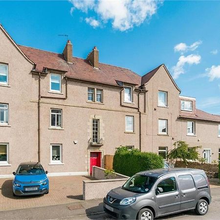Self Catering 2 Bedroom Flat, Frequent Buses, 1-Minute Walk To Bus Stop, 20 Minutes To City Center Edinburgh Kültér fotó