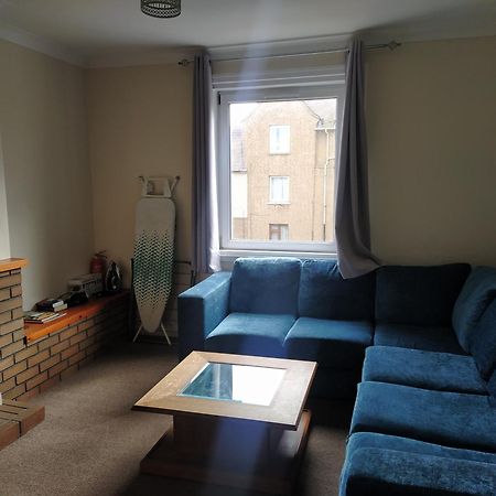 Self Catering 2 Bedroom Flat, Frequent Buses, 1-Minute Walk To Bus Stop, 20 Minutes To City Center Edinburgh Kültér fotó