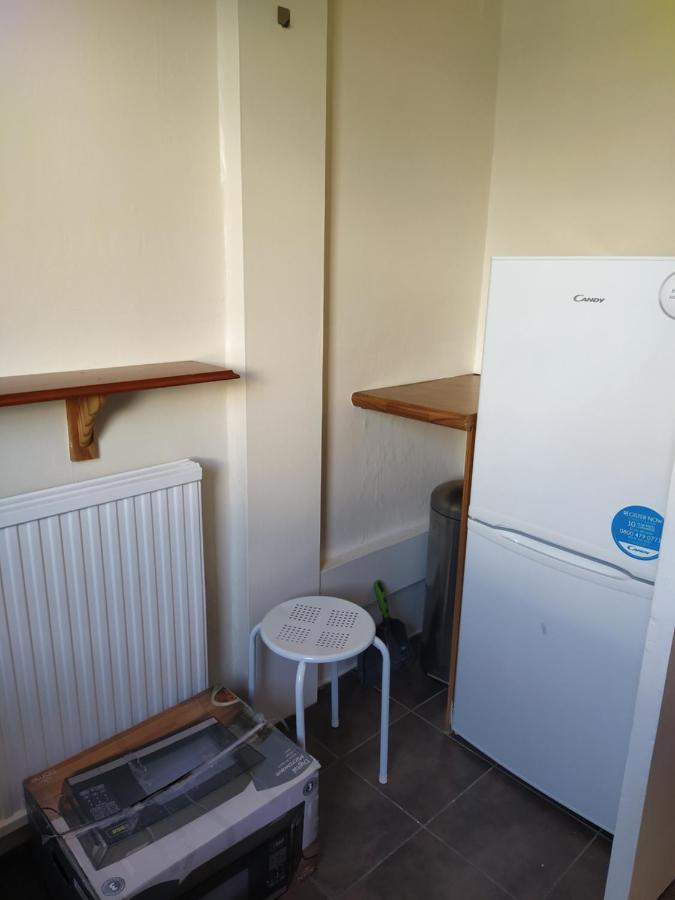 Self Catering 2 Bedroom Flat, Frequent Buses, 1-Minute Walk To Bus Stop, 20 Minutes To City Center Edinburgh Kültér fotó