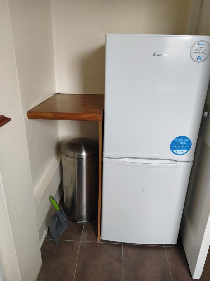 Self Catering 2 Bedroom Flat, Frequent Buses, 1-Minute Walk To Bus Stop, 20 Minutes To City Center Edinburgh Kültér fotó
