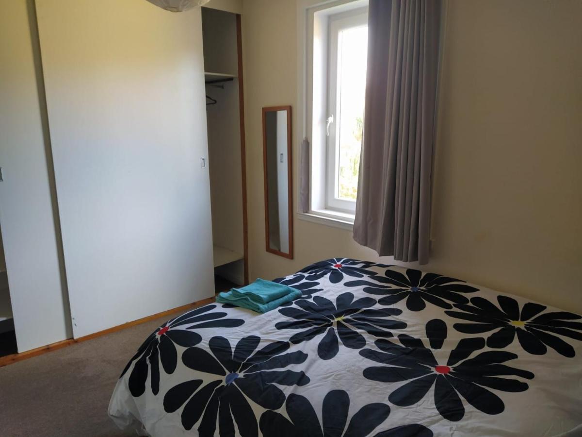Self Catering 2 Bedroom Flat, Frequent Buses, 1-Minute Walk To Bus Stop, 20 Minutes To City Center Edinburgh Kültér fotó