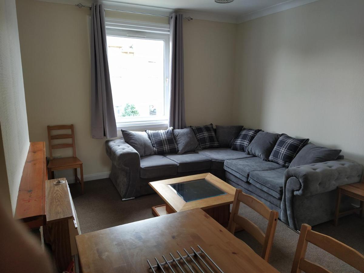 Self Catering 2 Bedroom Flat, Frequent Buses, 1-Minute Walk To Bus Stop, 20 Minutes To City Center Edinburgh Kültér fotó